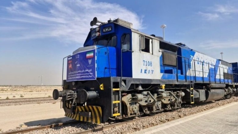 রাশিয়া থেকে প্রথম মালবাহী ট্রেন এলো ইরানের আপরিন স্থলবন্দরে...